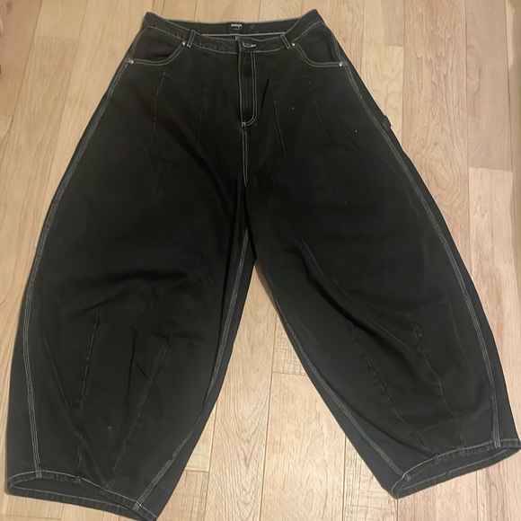 Baggy Embroidered Jeans - Picture 1 of 5